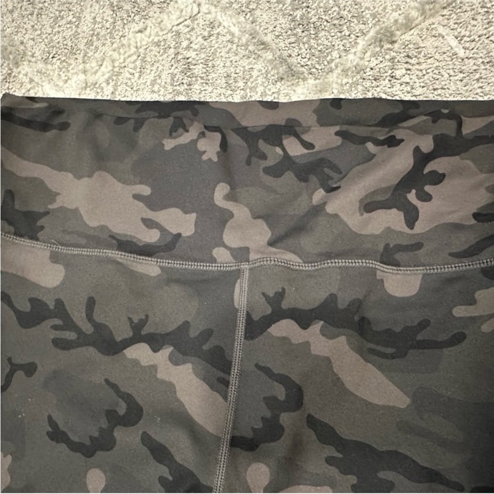 Zyia Active Camo Crop Leggings - Picture 5 of 6